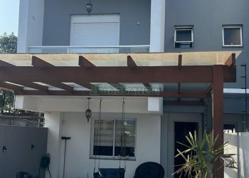 Sobrado com 139m², 3 dormitórios, 2 vagas, no bairro São Victor COHAB em Caxias do Sul para Comprar