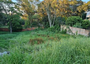 Terreno com 864m², no bairro Cinqüentenário em Caxias do Sul para Comprar