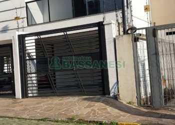 Sobrado com 75m², 2 dormitórios, 2 vagas, no bairro Vinhedos em Caxias do Sul para Comprar