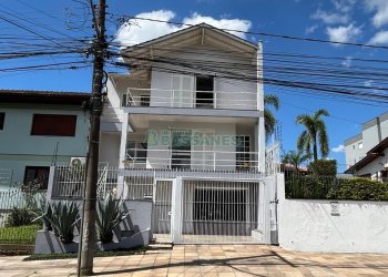 Casa com 290m², 2 dormitórios, 1 vaga, no bairro Cidade Nova em Caxias do Sul para Comprar