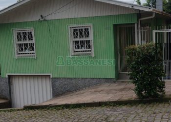 Casa com 106m², 4 dormitórios, 1 vaga, no bairro Marechal Floriano em Caxias do Sul para Comprar