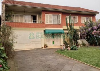 Casa com 249m², 3 dormitórios, 3 vagas, no bairro Nossa Senhora de Lourdes em Caxias do Sul para Comprar