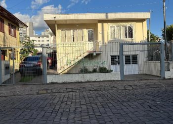 Casa com 100m², 3 dormitórios, 1 vaga, no bairro Pio X em Caxias do Sul para Alugar