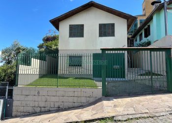 Casa com 115m², 3 dormitórios, 2 vagas, no bairro São Caetano em Caxias do Sul para Alugar