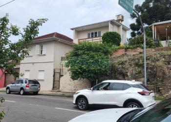 Casa com 484m², 6 dormitórios, 2 vagas, no bairro São Pelegrino em Caxias do Sul para Comprar