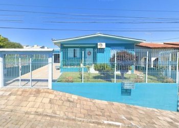 Casa com 188m², 2 dormitórios, 1 vaga, no bairro Santa Fé em Caxias do Sul para Comprar