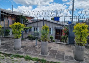 Casa com 118m², 4 dormitórios, no bairro Kayser em Caxias do Sul para Comprar