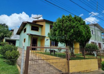 Casa com 194m², 3 dormitórios, 2 vagas, no bairro São Caetano em Caxias do Sul para Comprar