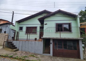 Casa com 185m², 3 dormitórios, 1 vaga, no bairro Bom Pastor em Caxias do Sul para Comprar