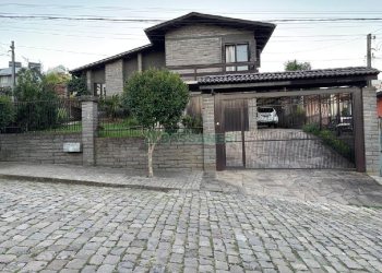 Casa com 630m², 3 dormitórios, 4 vagas, no bairro São Cristóvão em Caxias do Sul para Alugar