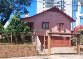 Casa com 120m², 3 dormitórios, 2 vagas, no bairro Sagrada Família em Caxias do Sul para Alugar