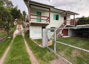 Casa com 42m², 1 dormitório, 1 vaga, no bairro Centenário em Caxias do Sul para Alugar